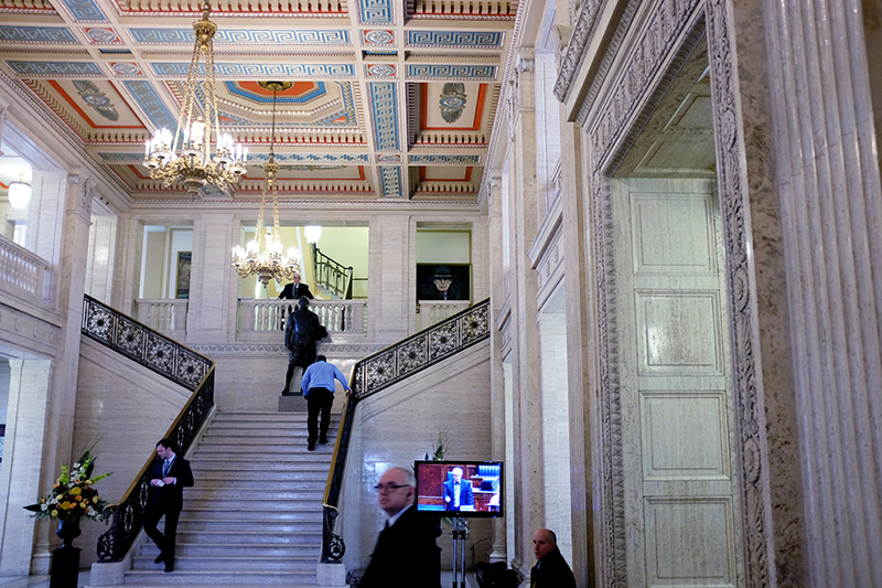Staring from the end of the hall at Stromont © Aptalops